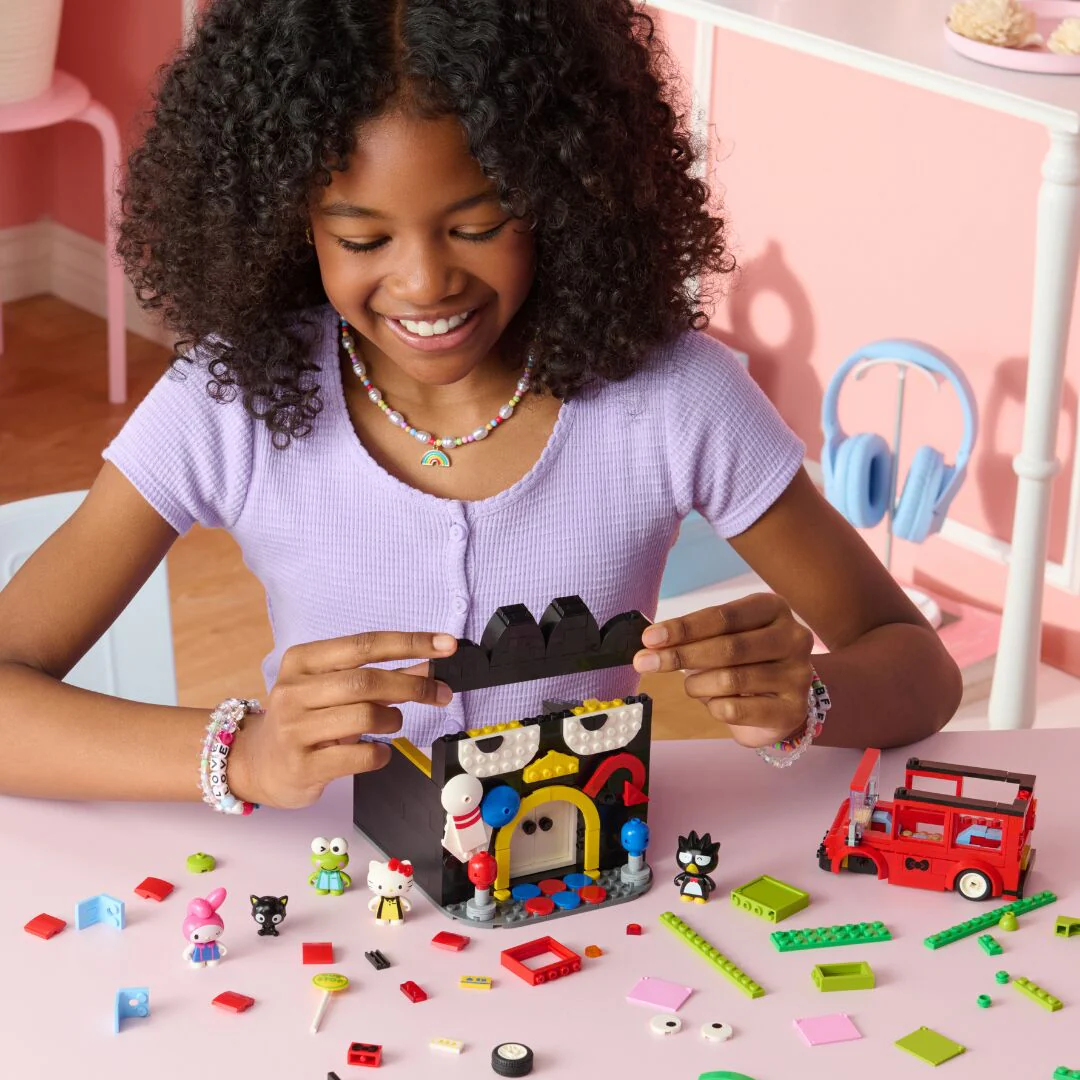 Hello Kitty and Friends BLDR Building Set (Badtz-maru’s Bowling Alley) - Image 2